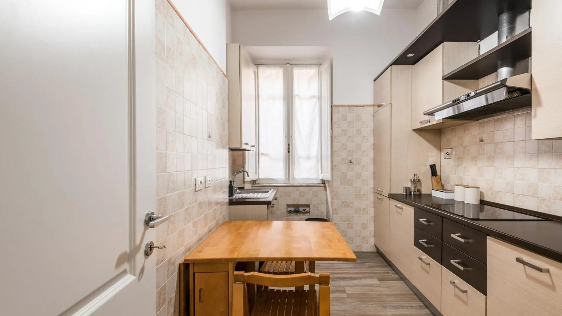 Iflat Mid-Century Modern Vatican Apartment ローマ 0*,  イタリア