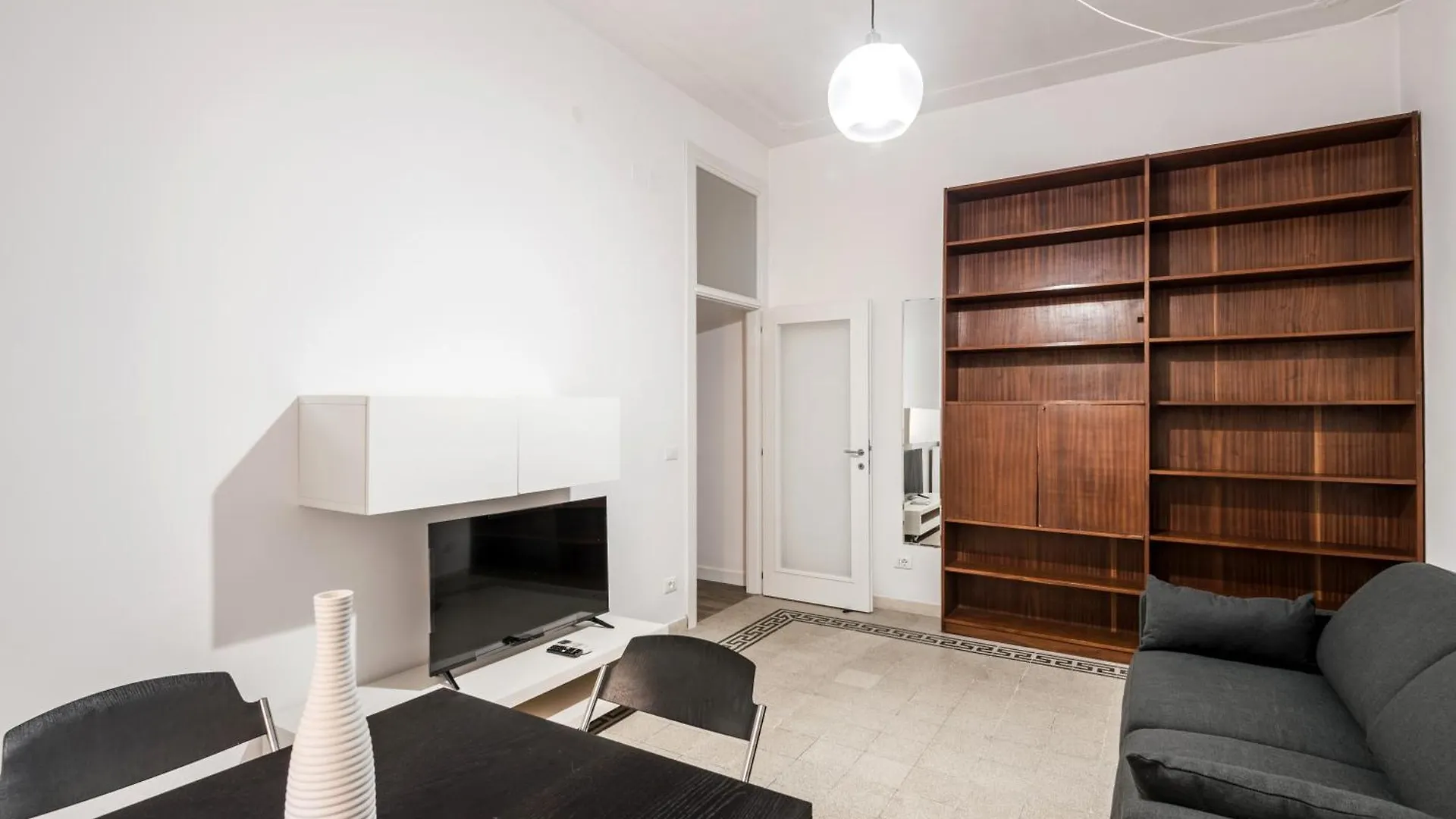 Iflat Mid-Century Modern Vatican Apartment Рим Италия