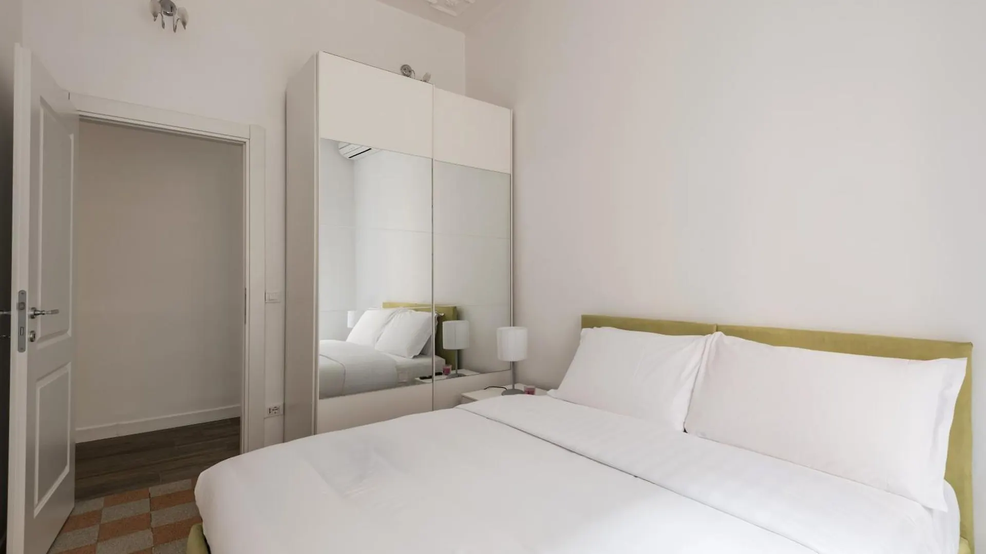 Iflat Mid-Century Modern Vatican Apartment Rome 0*,  Italy